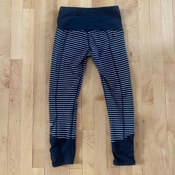 Lululemon Runday Parallel Black and White Crop Leggings - Picture 3 of 8